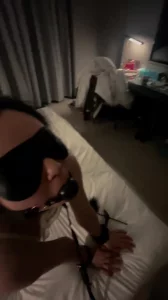 调教反差母狗后入
